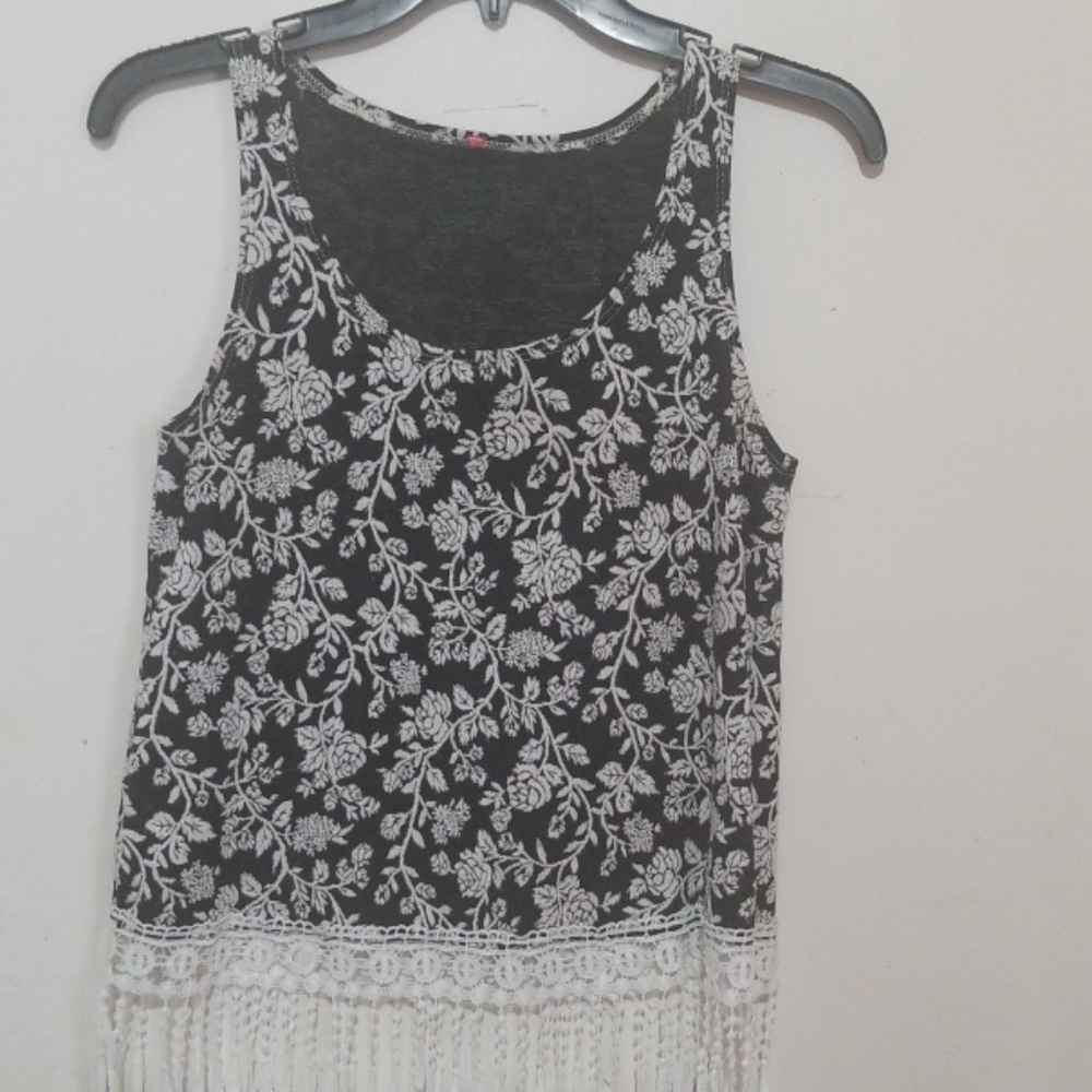 Flower tank with fringe